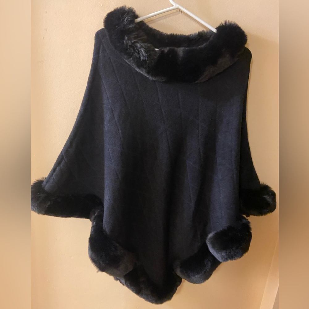 JBVG black Cape/poncho with faux fur trim - NWT